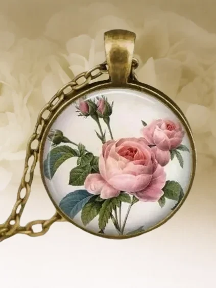 Collier pendentif avec des roses shabby